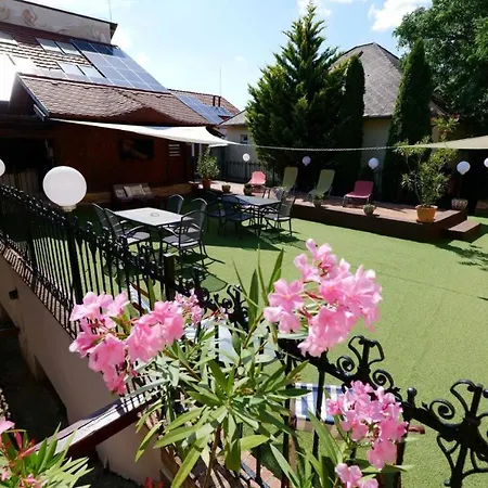 Alojamento de Acomodação e Pequeno-almoço Castle Wellness Sosto Nyíregyháza