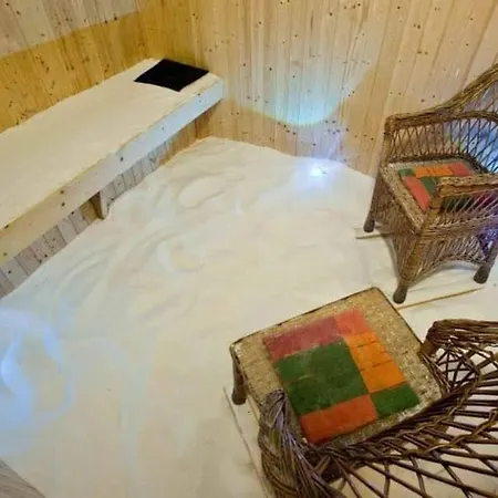 Alojamento de Acomodação e Pequeno-almoço Castle Wellness Sosto 3*