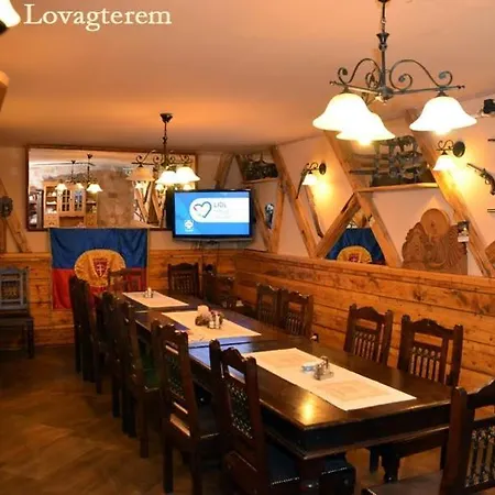 Alojamento de Acomodação e Pequeno-almoço Castle Wellness Sosto