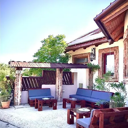 Castle Wellness Sosto Bed & Breakfast 3*