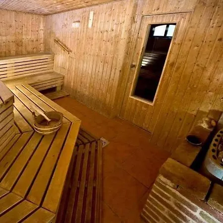 Alojamento de Acomodação e Pequeno-almoço Castle Wellness Sosto