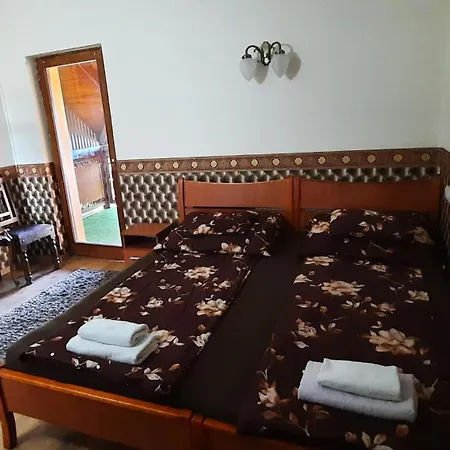 Alojamento de Acomodação e Pequeno-almoço Castle Wellness Sosto 3*