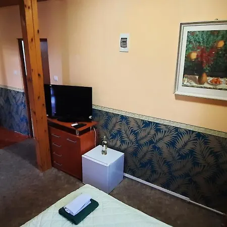 Alojamento de Acomodação e Pequeno-almoço Castle Wellness Sosto